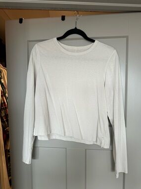 Womens Long-Sleeve Crewneck Top - White